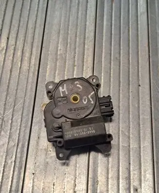 Mazda 3 I Air flap motor/actuator 8610000990