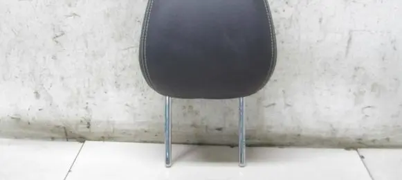 Toyota Avensis T270 Front seat headrest 