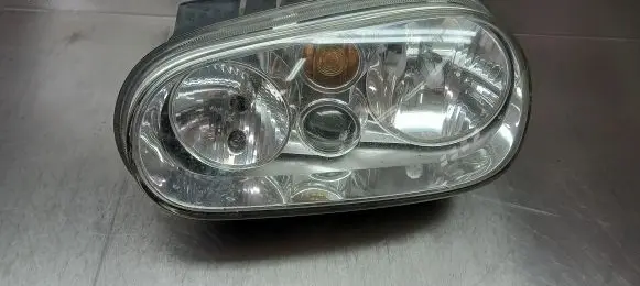 Volkswagen Golf IV Front reflector 