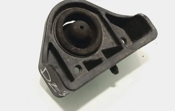 Hyundai Tucson TL Radiator mount bracket
