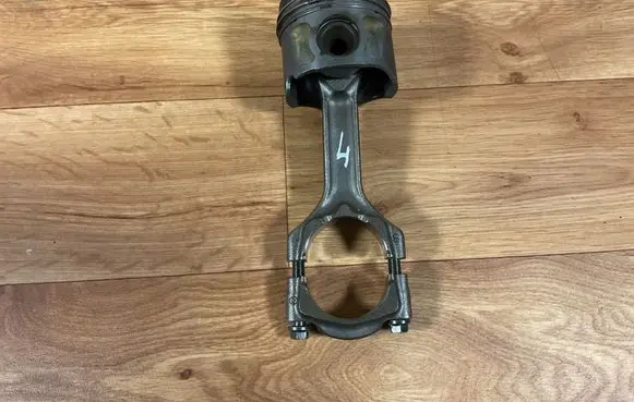 Opel Insignia A Piston with connecting rod 55574804