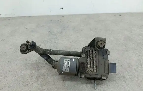 Volkswagen Touran I Front wiper linkage 