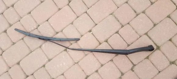 Opel Insignia A Front wiper blade arm 13227399
