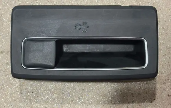 Mercedes-Benz S W222 Glove box A2228211600
