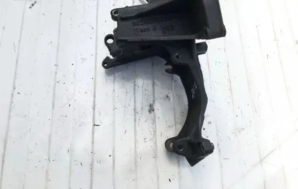 Peugeot 406 Engine mounting bracket 9625200880
