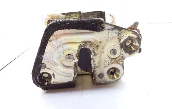 Hyundai Accent Front door lock