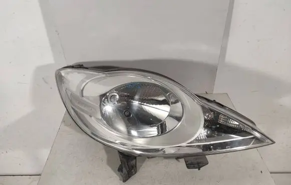 Peugeot 107 Headlight/headlamp 811100H110 90004921