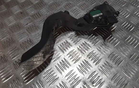 Volkswagen PASSAT B5.5 Accelerator throttle pedal 8D1721523E