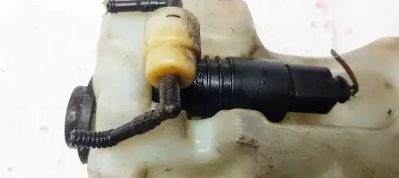 Skoda Octavia Mk1 (1U) Windscreen/windshield washer pump