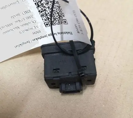 BMW 5 E39 Electric window control switch 8368974