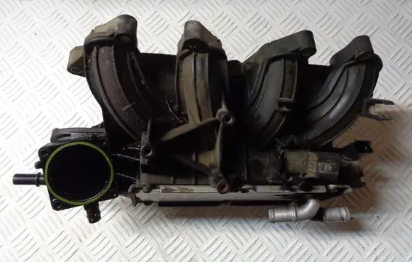 Skoda Yeti (5L) Intake manifold 03F145749B