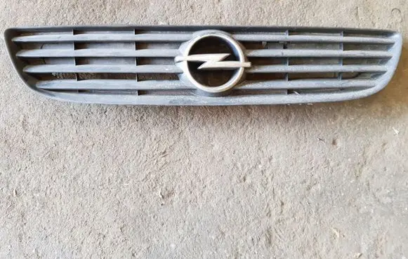Opel Zafira A Front bumper upper radiator grill 90580722