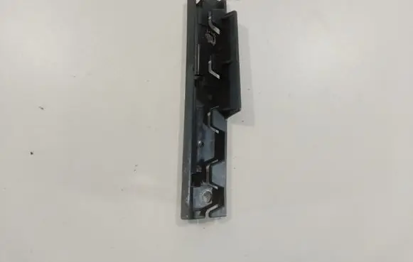 Front bumper mounting bracket