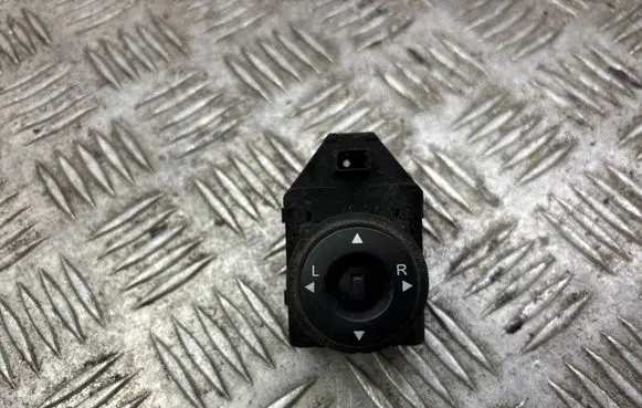 KIA Ceed Wing mirror switch 457480