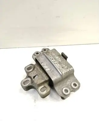 Skoda Superb B6 (3T) Engine mount bracket 3C0199555