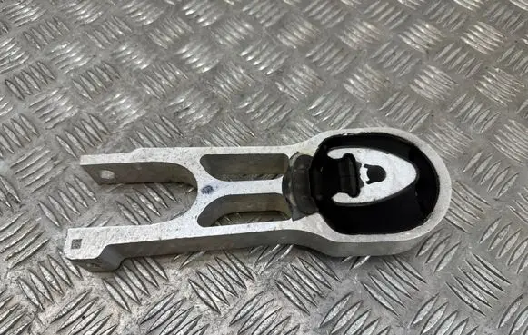 Opel Mokka B Engine mount bracket 9826527880