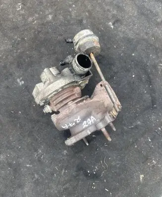 Volkswagen PASSAT B5 Turbo 028145702