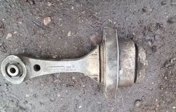 Skoda Octavia Mk1 (1U) Engine mount bracket 1J0199851