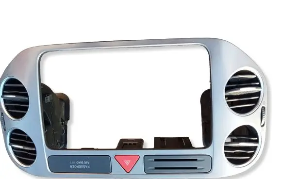 Volkswagen Tiguan Radio/GPS head unit trim 5M0858071K