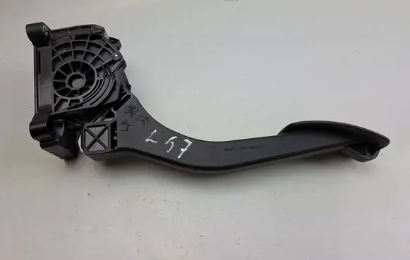 Peugeot 3008 II Accelerator throttle pedal 9674829180 4099039