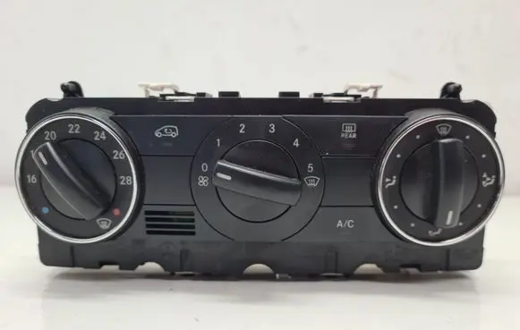 Mercedes-Benz A W169 Climate control unit A1699000900