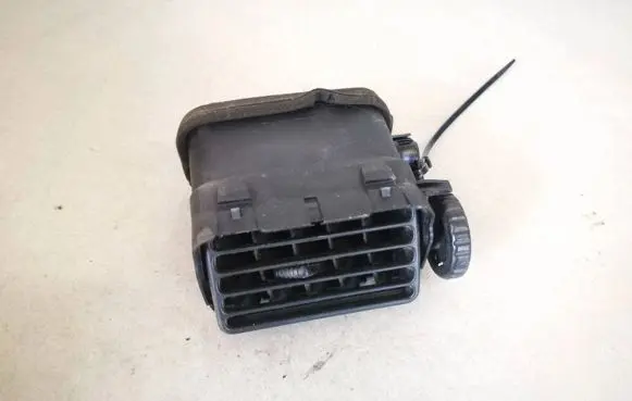 Toyota Avensis T220 Dash center air vent grill 5568605030