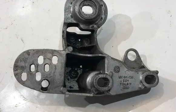Audi A4 S4 B6 8E 8H Engine mounting bracket 8E0199351