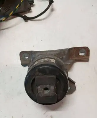 Volvo V60 Engine mount bracket 8G9N6F012BB