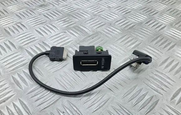 Volkswagen Golf VII USB socket connector 5G0035222A 5N0035554B 5Q0035736