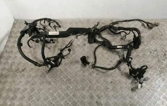 Toyota Avensis T270 Engine installation wiring loom 8212105C00 8281702390 8212105C00F