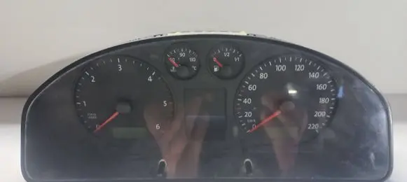 Volkswagen Transporter - Caravelle T5 Speedometer (instrument cluster) 88311346