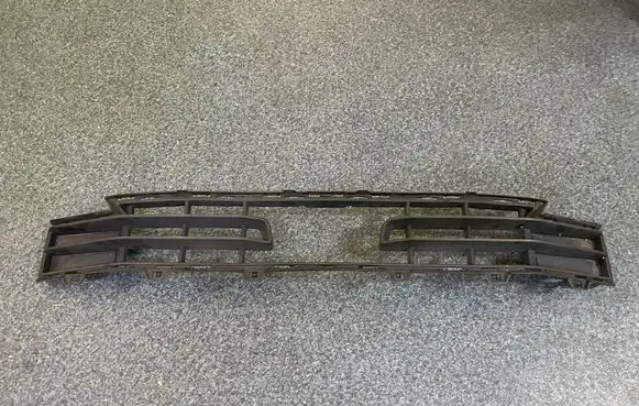 BMW 1 F40 Front bumper lower grill 7459723