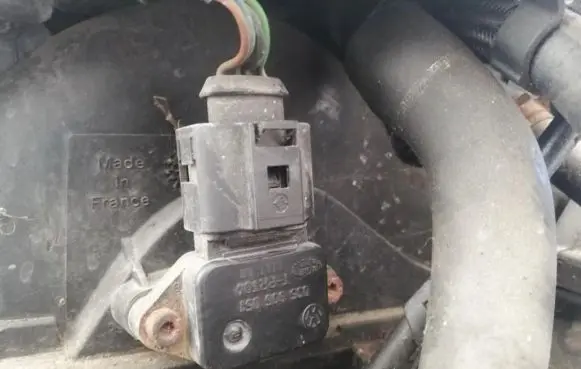Skoda Octavia Mk1 (1U) Air pressure sensor 036906051