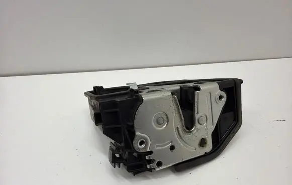 BMW 5 E60 E61 Rear door lock 7202141 A053702
