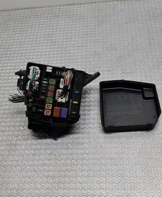 Toyota Yaris Fuse module 8266252330