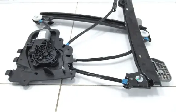 Tesla Model 3 Front door window regulator with motor 16937986