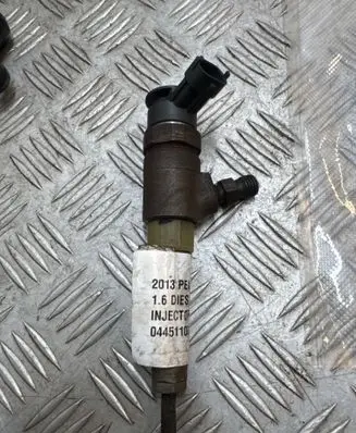 Peugeot 208 I Fuel injector 2013PE 0445110