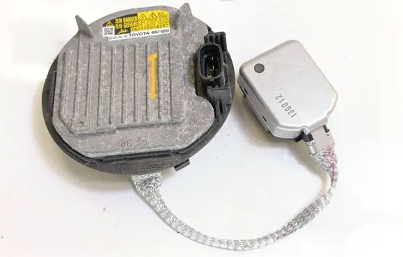 Toyota Avensis T270 Headlight ballast module Xenon 8596702010