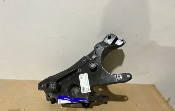 Volvo S90, V90 Fender mounting bracket 31447898