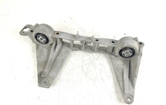 Mercedes-Benz Vito Viano W447 Rear differential/diff mount bracket A4473530000