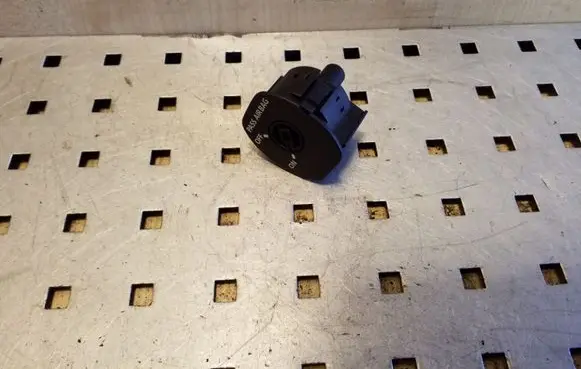 Land Rover Freelander 2 - LR2 Passenger airbag on/off switch YWL500050PVJ