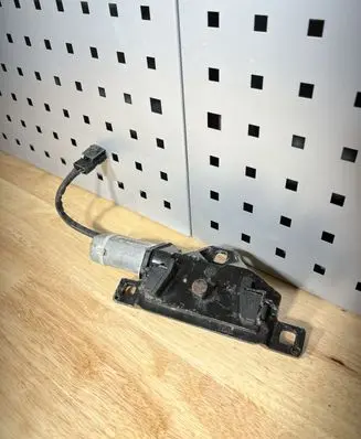 Tailgate/trunk/boot lift motor