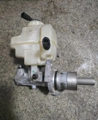 BMW 5 E39 Master brake cylinder 32067150