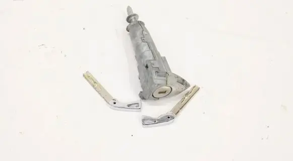 Skoda Octavia Mk4 Front door lock (next to the handle) 5783423