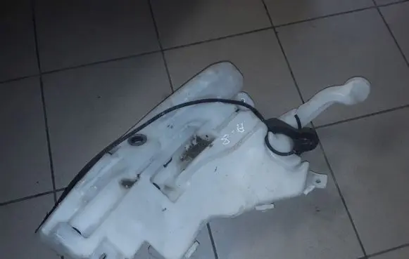 Audi A8 S8 D3 4E Windshield washer fluid reservoir/tank 4E0955453H 4E0955453J