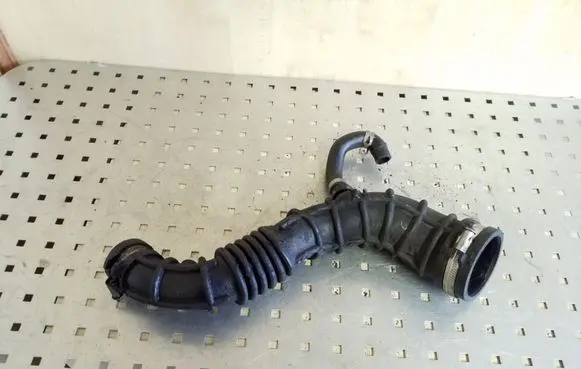 Nissan Note (E11) Turbo air intake inlet pipe/hose 8200500383