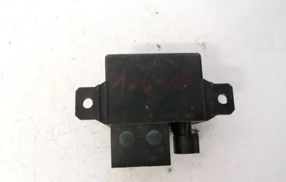 Mercedes-Benz E W211 Glow plug pre-heat relay a0025423819