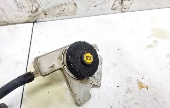 Honda Civic Brake fluid reservoir 