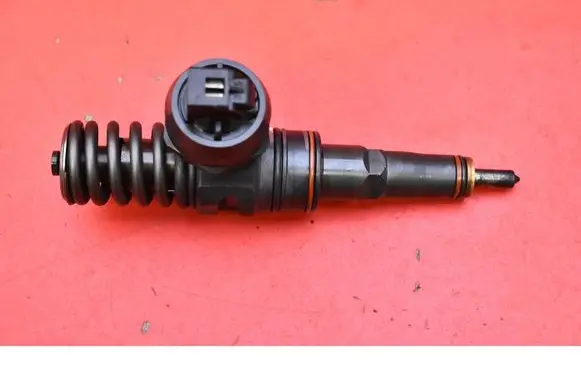 Volkswagen Golf IV Fuel injector 038130073AL
