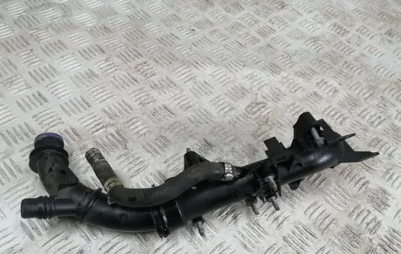 Engine coolant pipe/hose